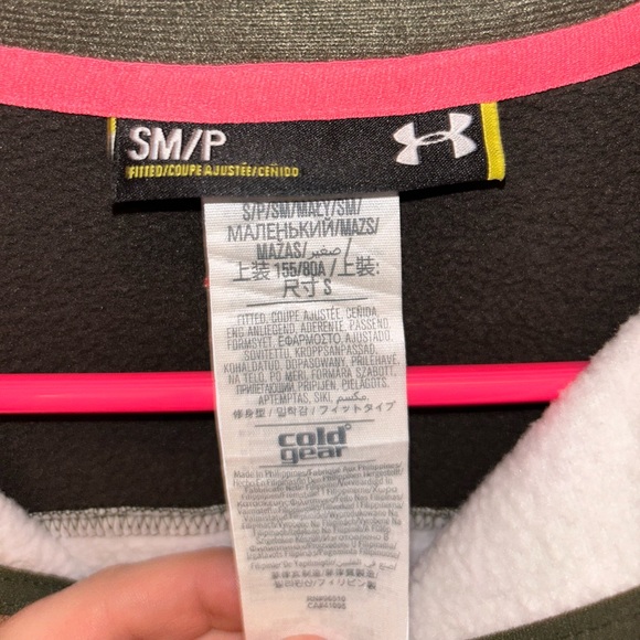 Under Armor Fitted Women’s Small Pull Over Jacket - Picture 3 of 3